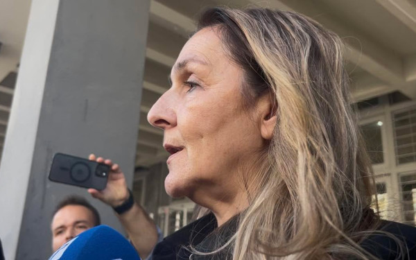 Μητέρα Άλλη Καμπανού: «Σε αυτήν την δίκη εκτίω τη δικιά μου ποινή, ισόβια στον πόνο» (βίντεο)