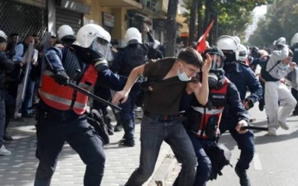 Αλβανία: Πανεπιστημιακοί και εκπαιδευτικοί διαδηλώνουν σήμερα στα Τίρανα μαζί με φοιτητές