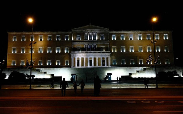 Η Βουλή των Ελλήνων φωταγωγήθηκε για την Παγκόσμια Ημέρα κατά της Πολιομυελίτιδας
