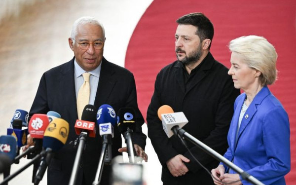 «Μπορείτε να βασίζεστε σε εμάς»: Η ΕΕ στηρίζει τον Ζελένσκι κόντρα στα βέλη Τραμπ για τα χτυπήματα στα ρωσικά διυλιστήρια