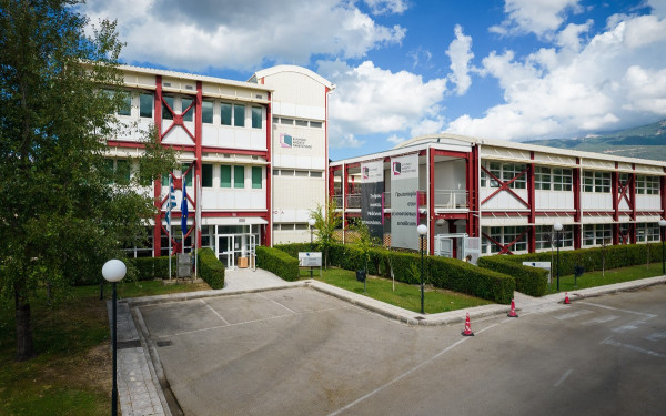 Ελληνικό Ανοιχτό Πανεπιστήμιο: Σε εκκρεμότητα διορισμός καθηγητή που εξελέγη ομόφωνα - Τι απαντά ο Πρύτανης