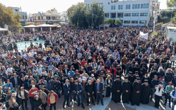 Ξεσηκώθηκε η Χίος: Μαζική συγκέντρωση για το τετράμηνο κλείσιμο του αεροδρομίου