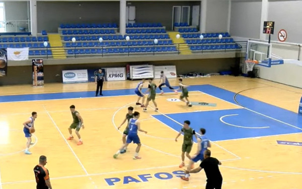 Καταγγελίες-σοκ από γονείς παικτών για τον επίμαχο αγώνα μπάσκετ του Ελληνικού Κολλεγίου Θεσσαλονίκης στην Κύπρο (βίντεο)