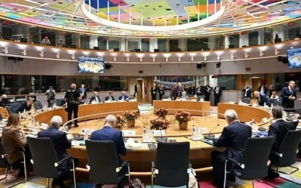 Σύνοδος Κορυφής ΕΕ: Στα άκρα η διαμάχη για τον προϋπολογισμό των 1,622 τρισ. και την ενέργεια - Το τελεσίγραφο Μακρόν