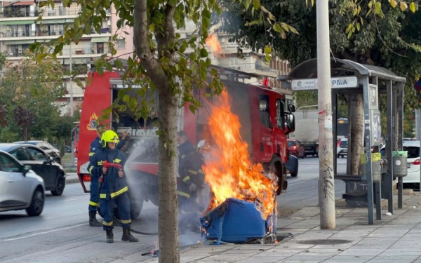 Θεσσαλονίκη: Τον έπιασαν επ’ αυτοφώρω να βάζει φωτιά σε κάδο απορριμμάτων - Χειροπεδες σε 21χρονο