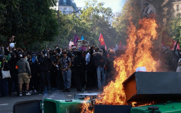 Για αστοχίες στις υπηρεσίες ασφαλείας και απώλεια ελέγχου στις διαδηλώσεις κάνουν λόγο Γάλλοι υπουργοί