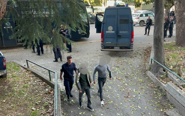 Θεσσαλονίκη: Στα δικαστήρια υπό δρακόντεια μέτρα ασφάλειας οι κατηγορούμενοι για την δολοφονία του Άλκη Καμπανού