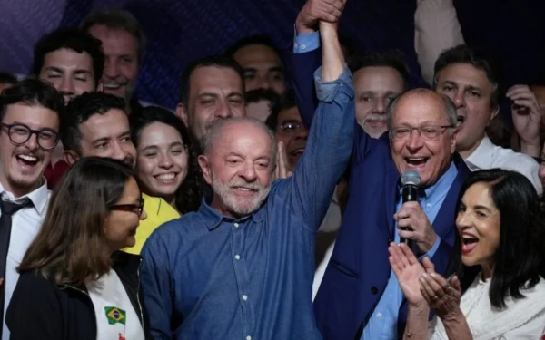Θρίαμβος Λούλα με ανατροπή στη Βραζιλία - Επικράτησε στο δεύτερο γύρο συγκεντρώνοντας το 51,79% των ψήφων