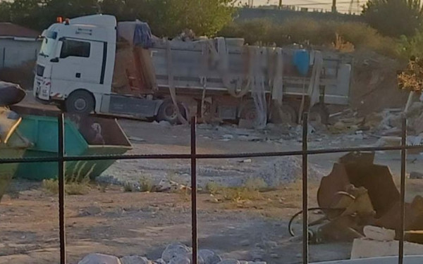 Θεσσαλονίκη: Συνελήφθησαν 2 άνδρες την ώρα που πετούσαν μπάζα από ανακαινίσεις στον δήμο Χαλκηδόνος