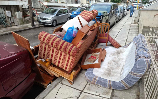 Θεσσαλονίκη: Νέο πρόστιμο 3.000 ευρώ για ογκώδη αντικείμενα στον δρόμο