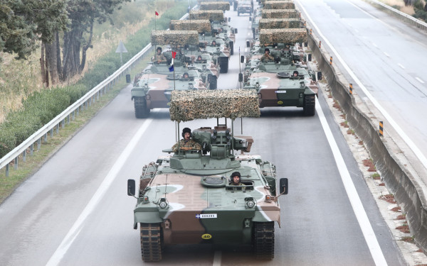 Θεσσαλονίκη: Εντυπωσιακές εικόνες από την πρόβα για τη στρατιωτική παρέλαση της 28ης Οκτωβρίου - Πρώτη εμφάνιση της «Ασπίδας του Αχιλλέα» (βίντεο)