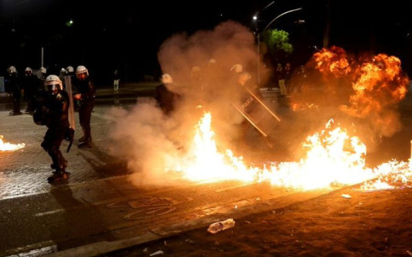 Αλβανία: Πεδίο μάχης το κέντρο των Τιράνων - Αναφορές για τουλάχιστον οκτώ τραυματίες (βίντεο)