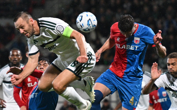 Super League: Χόρευε στη βροχή ο Παναθηναϊκός