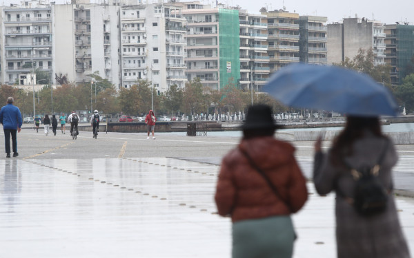 Επικαιροποιήθηκε το καιρικό δελτίο - Με βροχές, καταιγίδες και χαλαζοπτώσεις γιορτάζει η Ελλάδα την 28η Οκτωβρίου