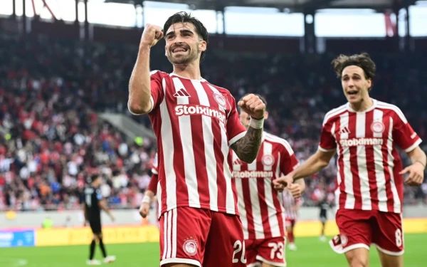 Super League: Πέντε γκολ και κορυφή για τον Ολυμπιακό