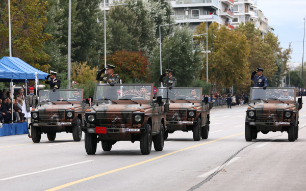 Θεσσαλονίκη: «Εμπρός μαρς...» - Ξεκίνησε η μεγάλη στρατιωτική παρέλαση - Δείτε LIVE