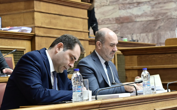 Βουλή: Αποσύρθηκε το άρθρο 23 για τους servicers μετά τις αντιδράσεις της αντιπολίτευσης