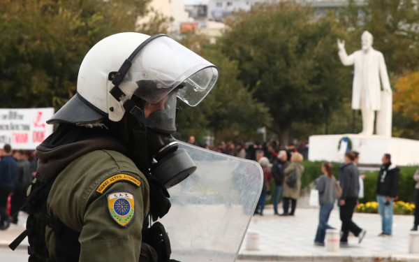 Θεσσαλονίκη: Eπεισόδια μεταξύ πολιτών και ΜΑΤ σε συγκέντρωση διαμαρτυρίας κατά του Κασιδιάρη