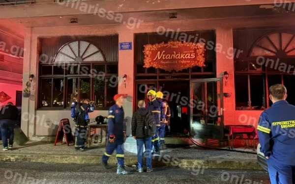 Λάρισα: Φωτιά σε γνωστή ταβέρνα στην πλατεία Νεάπολης
