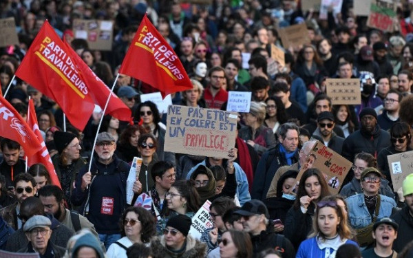 Γαλλία: Μαζικές ειρηνικές διαδηλώσεις στο Παρίσι και άλλες πόλεις
