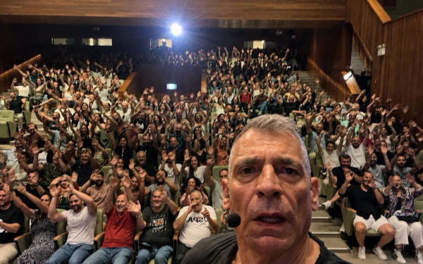 Γιάννης Σερβετάς: «Δεν παίζω ποτέ την ίδια παράσταση δύο φορές»