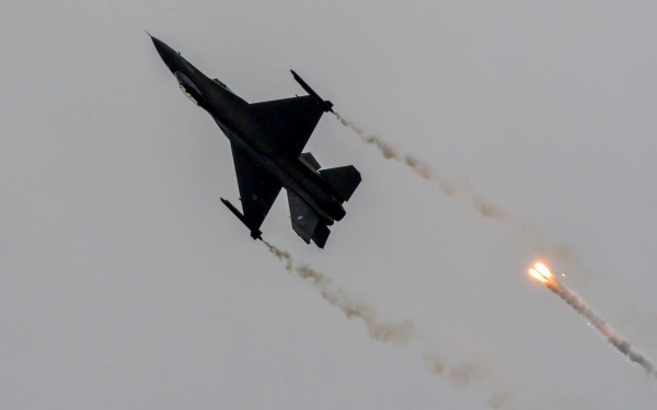 «Σκίζει» τους αιθέρες της Θεσσαλονίκης το F-16 «Ζευς» στις σημερινές δοκιμαστικές πτήσεις εν όψει 28ης Οκτωβρίου (βίντεο)