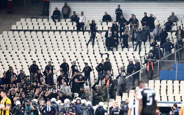 Ένταση μεταξύ οπαδών του ΠΑΟΚ και αστυνομίας (videos)