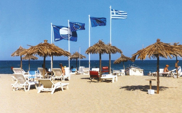 Γαλάζια Σημαία: Πρωταθλήτρια και πάλι η Χαλκιδική - Ποιες παραλίες κέρδισαν τη διάκριση σε Θεσσαλονίκη και Πιερία