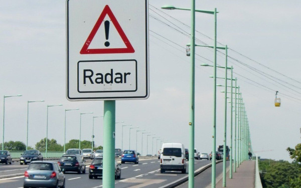 Ασπίδα κατά των τροχαίων τα ραντάρ στους δρόμους: Mπορούν να μειώσουν έως και 60% τον αριθμό των ατυχημάτων