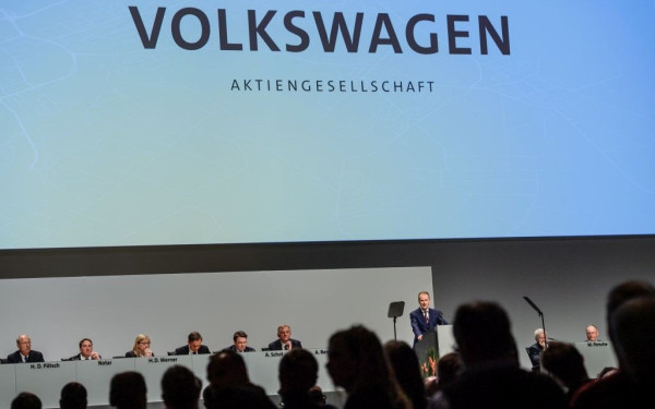 Γερμανία: Η VW ενημέρωσε τους εργαζόμενους για τα σχέδια εξυγίανσης - «Σκληρή αντίσταση» προανήγγειλαν τα συνδικάτα