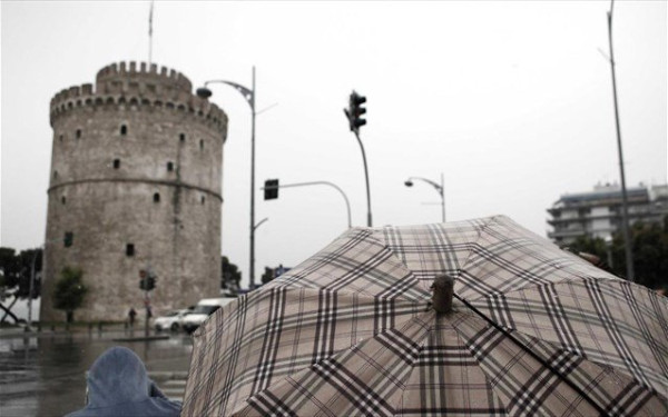 Καιρός: Συννεφιά, βροχές και θερμοκρασίες ως 13 βαθμούς κελσίου στη Θεσσαλονίκη