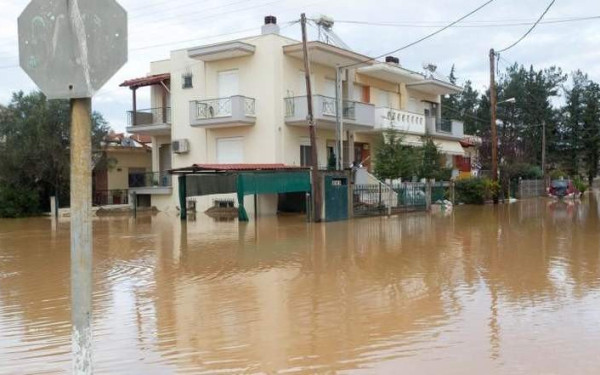 Έκτακτη σύσκεψη στο Συντονιστικό Κέντρο Επιχειρήσεων στη Λάρισα παρουσία Β. Κικίλια