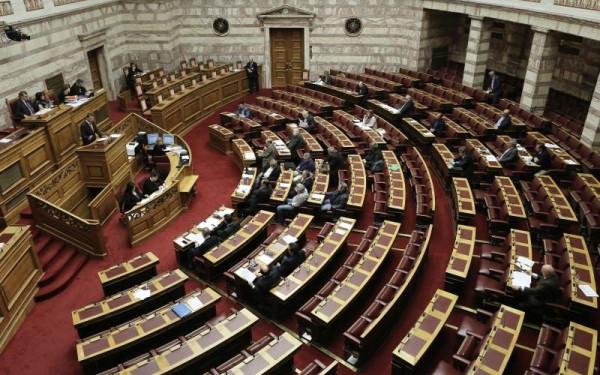 Στη Βουλή η κοινοτική οδηγία για «φακέλωμα» των επιβατών που ταξιδεύουν αεροπορικώς
