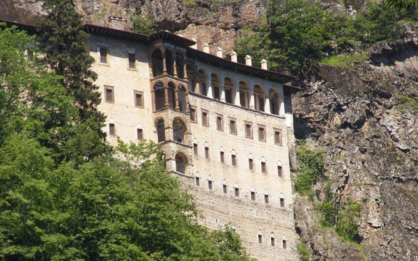 Τούρκοι υπερ-εθνικιστές προκαλούν ξανά: Ζητούν ακύρωση της Θείας Λειτουργίας της 23ης Αυγούστου στην Παναγιά Σουμελά