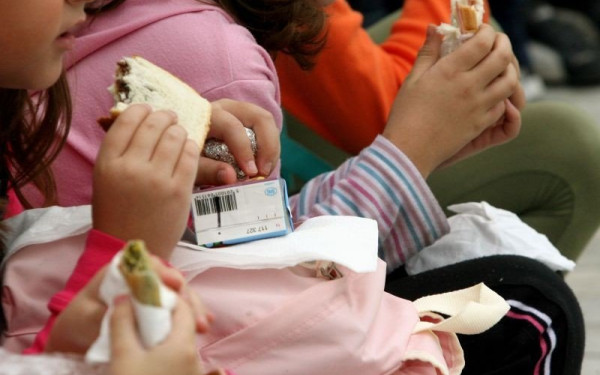 Άρχισαν τα σχολικά γεύματα - Πάνω από 200.000 μαθητές σε 134 δήμους