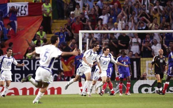 25 Ιουνίου 2004: Ποιος Ζιντάν; Ο Χαριστέας! (video)