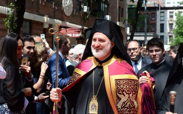 Αρχιεπίσκοπος Αμερικής Ελπιδοφόρος:  Οι λεπτές ισορροπίες μιας δεκαήμερης επίσκεψης στο Άγιο Όρος και στη Θεσσαλονίκη