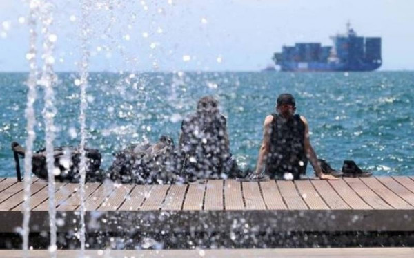 Χρήσιμες διατροφικές συμβουλές για να επιβιώσουμε στον καύσωνα 