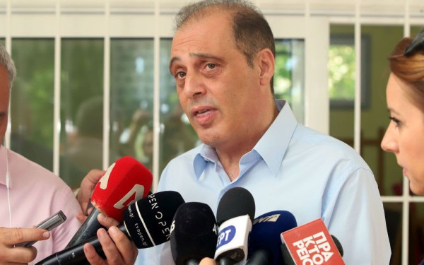 «Σφάζονται» Βελόπουλος και «ΝΙΚΗ»: «Είναι κόμμα της ΝΔ, έχω στοιχεία» - «Στοιχεία σαν τα... χειρόγραφα του Ιησού»