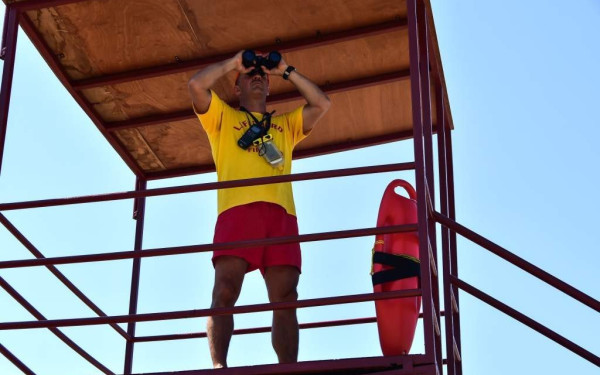 Ναυαγοσώστης και ΕΚΑΒ επανέφεραν στη ζωή 12χρονο παιδί που έχασε τις αισθήσεις του στα Χανιά