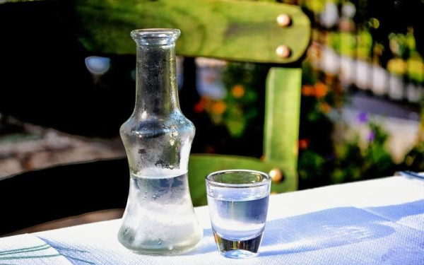 Εγκρίθηκαν ως προϊόντα γεωγραφικής ένδειξης ούζο, τσίπουρο και τσικουδιά (Βίντεο)