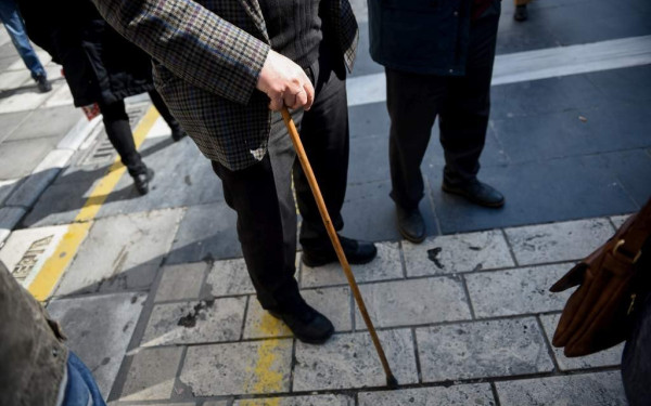 Αυξήσεις συντάξεων και αναδρομικά: Τα ψηφισμένα μέτρα και τι ισχύει σήμερα (βίντεο)