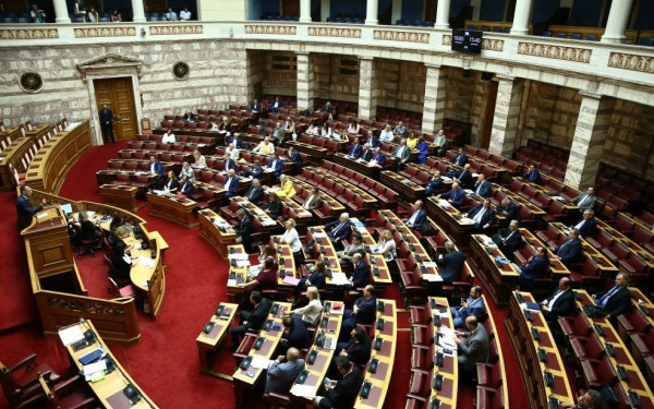 Βουλή: "Πυρά" από ΣΥΡΙΖΑ για το ενδεχόμενο εξαγοράς της Forthnet από την Alter Ego του Βαγγέλη Μαρινάκη