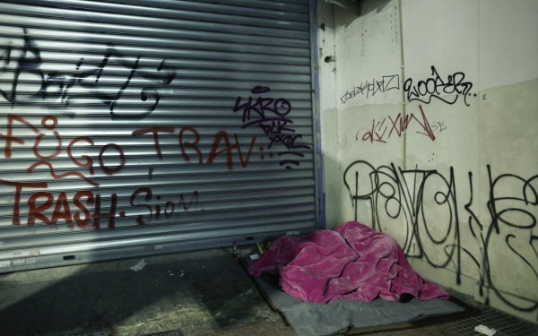 Θεσσαλονίκη: Πρόστιμα σε άστεγους για άσκοπες μετακινήσεις καταγγέλλει η ΑΡΣΙΣ