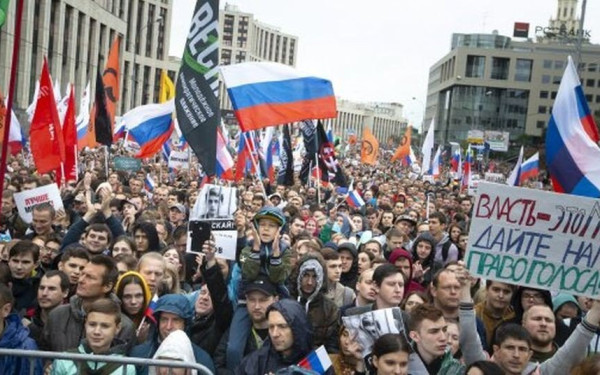 Ρωσία: Το Κρεμλίνο πιστεύει ότι η κυβέρνηση Μπάιντεν καλλιέργησε την ατμόσφαιρα για την επίθεση στον Τραμπ