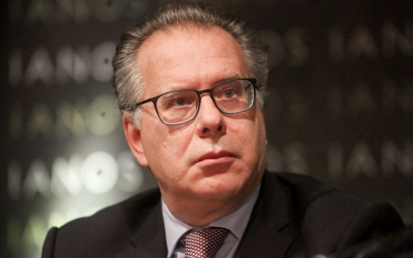 Παρών στην κηδεία του έκπτωτου βασιλιά Κωνσταντίνου ο Γ. Κουμουτσάκος