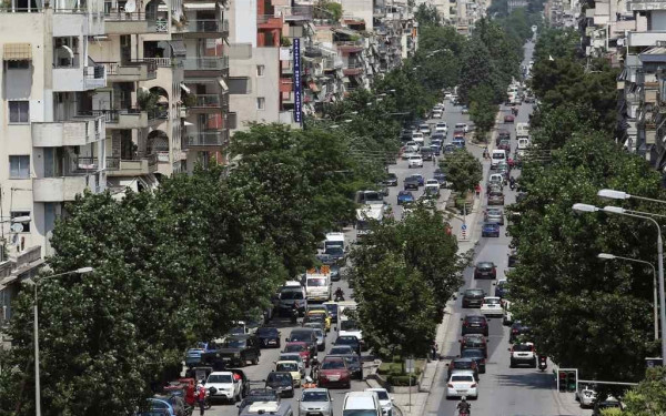 Κολλημένοι στην κίνηση: Ασφυκτιούν από το κυκλοφοριακό αλλά παραμένουν «πιστοί» στο ΙΧ οι Θεσσαλονικείς