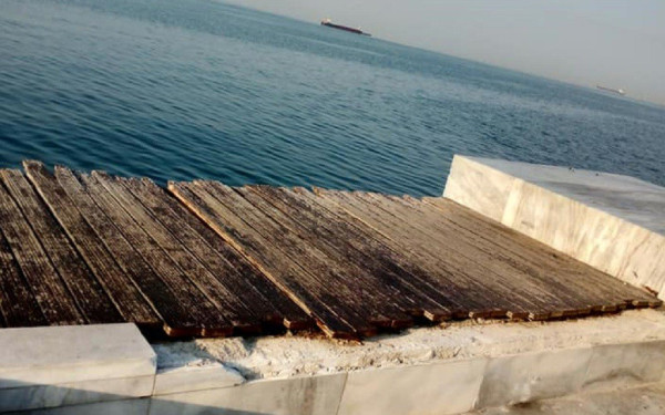 Αγνωστοι βανδάλισαν (ξανά) την Νέα Παραλία Θεσσαλονίκης (Φωτ.)