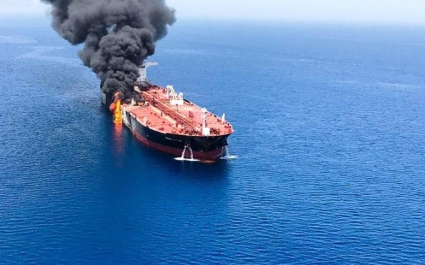 Βρετανία: Δεξαμενόπλοιο χτυπήθηκε από άγνωστο βλήμα στα ανοιχτά του Ομάν