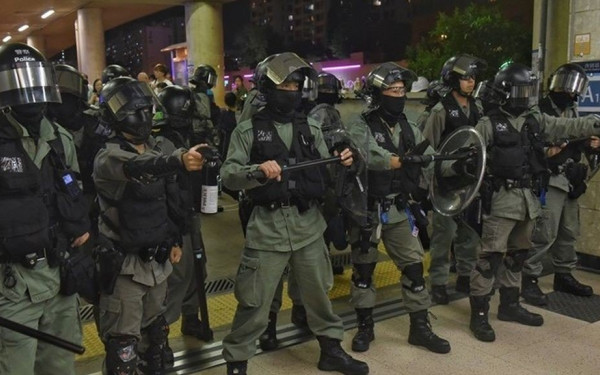 Κίνα: Μαζικές βίαιες διαδηλώσεις για το υποχρεωτικό lockdown (βίντεο)